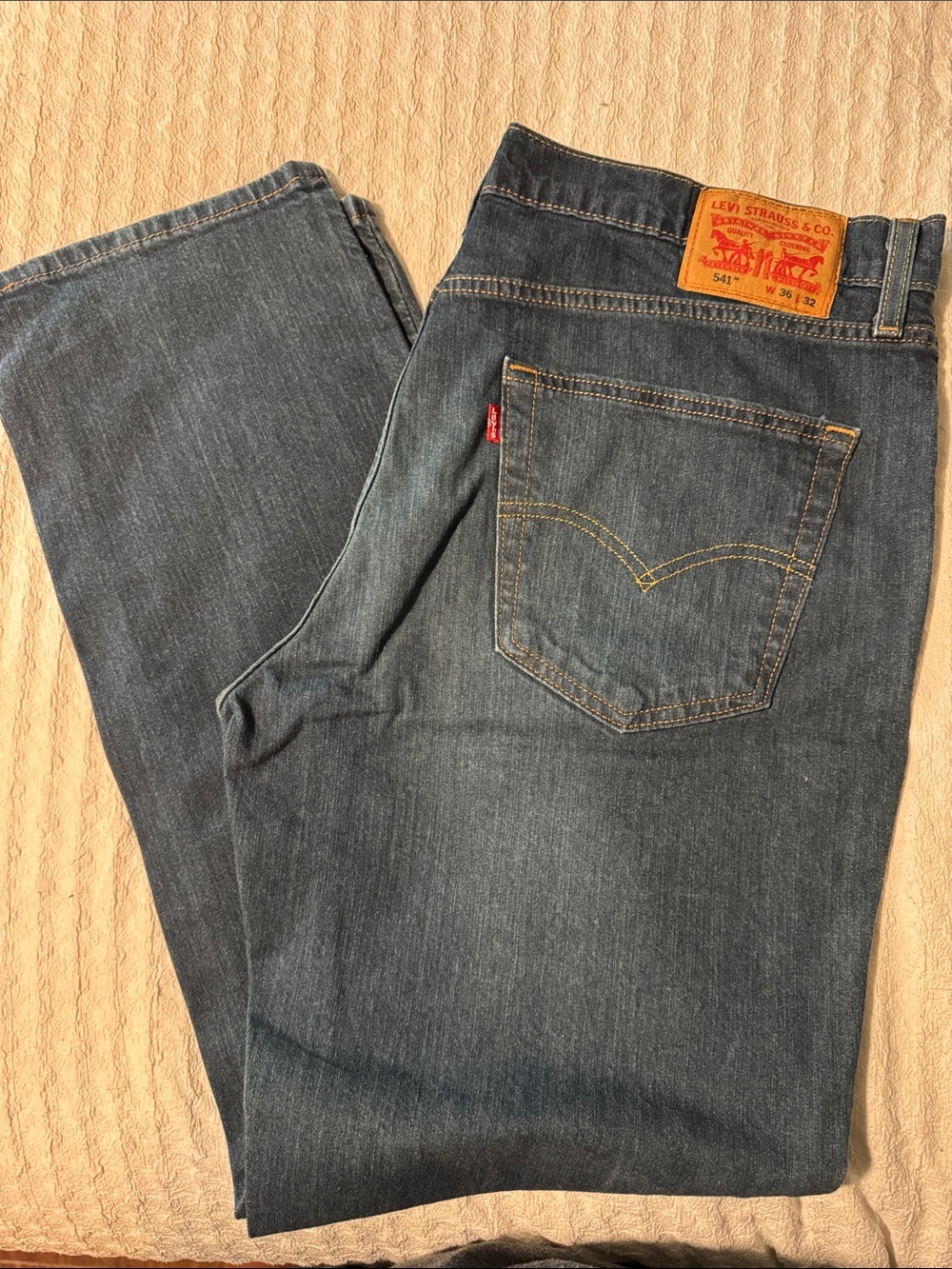 Levi's 541 Men's Dark Blue Straight Jeans with Signature Patch